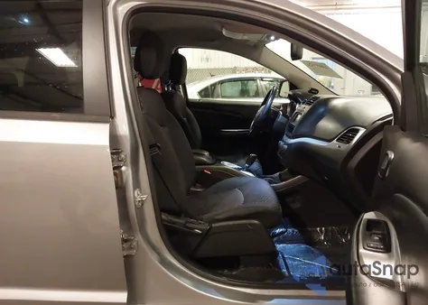 2016 Dodge Journey Crossroad z USA, uszkodzony, nr VIN 3C4PDCGB8GT146526